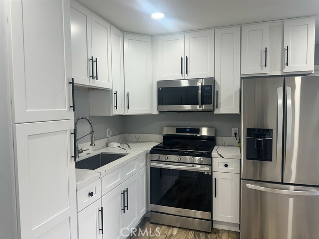 Detail Gallery Image 4 of 7 For 620 Wilshire, Newbury Park,  CA 91320 - 3 Beds | 2/1 Baths