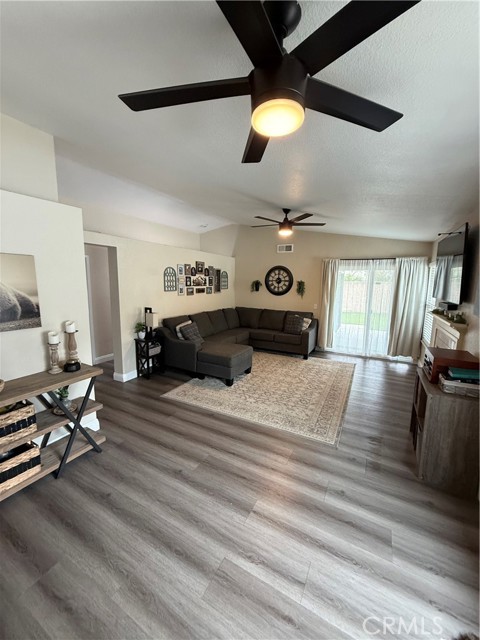 Detail Gallery Image 4 of 25 For 787 Juniper, Hemet,  CA 92545 - 3 Beds | 2 Baths