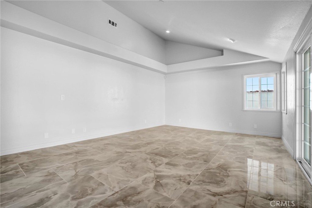 MLS #OC25272745 image #5