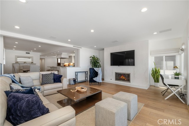 4314 The Strand, Manhattan Beach CA: https://media.crmls.org/medias/eb8e8491-af2f-4604-b103-55b17968b6d7.jpg