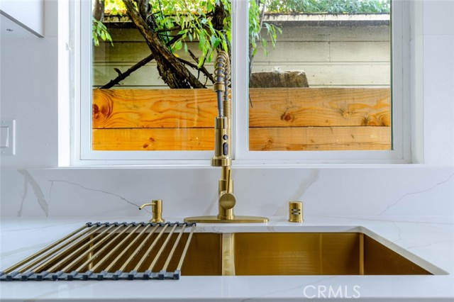 Detail Gallery Image 11 of 24 For 17428 Roscoe Bld, Northridge,  CA 91325 - 2 Beds | 2/1 Baths