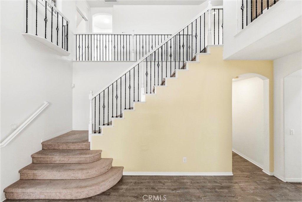 https://media.crmls.org/medias/eb90c504-e39f-4436-a961-430201f07aea.jpg?preset=X-Large
