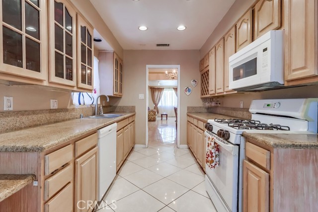 Detail Gallery Image 17 of 64 For 10842 Leffingwell Rd, Norwalk,  CA 90650 - 3 Beds | 3 Baths