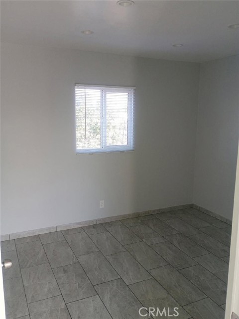 Detail Gallery Image 5 of 5 For 1319 1/2 W 92nd, Los Angeles,  CA 90044 - 1 Beds | 1 Baths