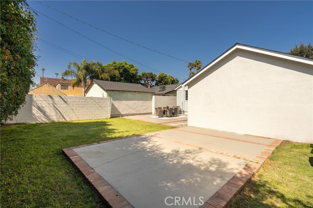 433 N Osage Avenue, Inglewood CA: https://media.crmls.org/medias/eb944df2-e702-444f-ba51-42205947c788.jpg