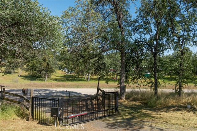4372 Woodview Lane, Mariposa CA: https://media.crmls.org/medias/eb958c1e-e2ca-4f82-b174-e2009396556e.jpg