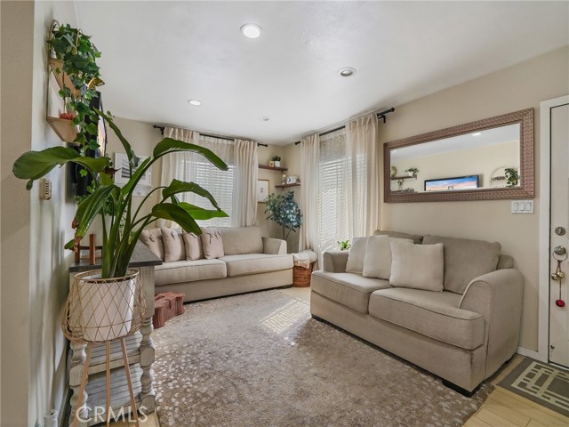 Detail Gallery Image 4 of 23 For 4037 E 7th St, Long Beach,  CA 90804 - 2 Beds | 1 Baths