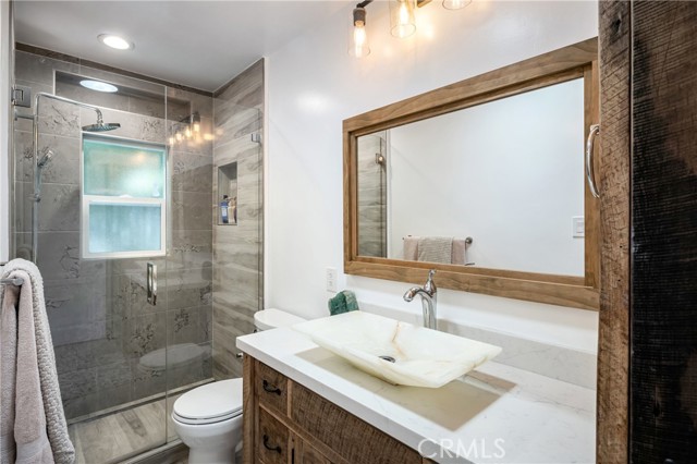 Detail Gallery Image 18 of 40 For 2317 Walgrove, Los Angeles,  CA 90066 - 4 Beds | 3 Baths