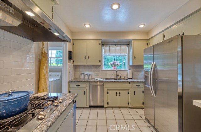 430 N Canyon Boulevard, Monrovia CA: https://media.crmls.org/medias/eb978f9f-2b74-4182-a650-e231ae26d7c4.jpg