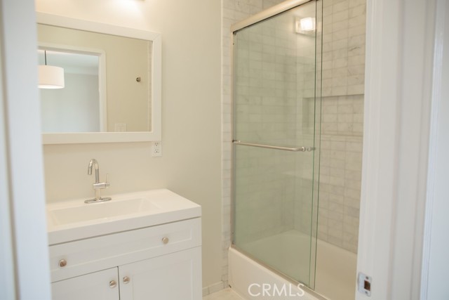 Detail Gallery Image 16 of 25 For 10722 Braddock Dr, Culver City,  CA 90230 - 3 Beds | 2 Baths