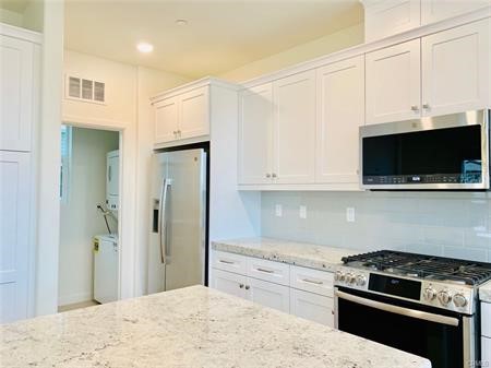 Detail Gallery Image 12 of 20 For 4347 Canyon Coral Ln, Yorba Linda,  CA 92886 - 4 Beds | 3/1 Baths