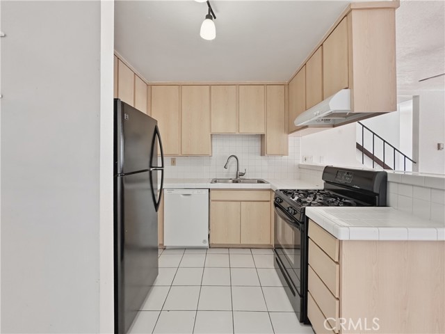 Detail Gallery Image 9 of 38 For 7033 Stewart and Gray, Downey,  CA 90241 - 2 Beds | 2 Baths