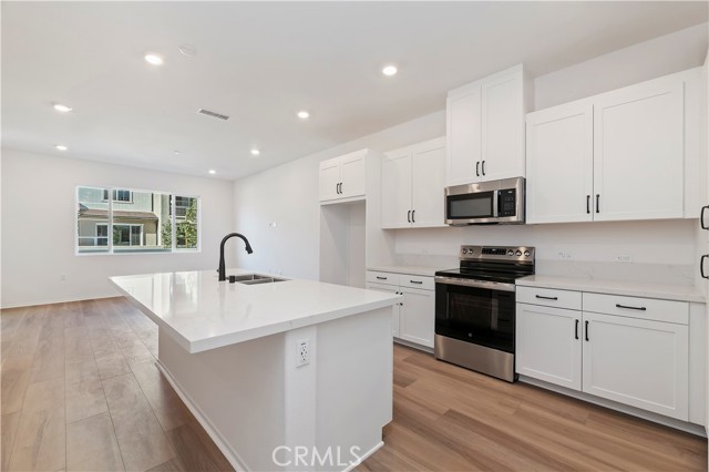 Detail Gallery Image 2 of 23 For 8483 Snapdragon Ln, Chino,  CA 91708 - 3 Beds | 2/1 Baths