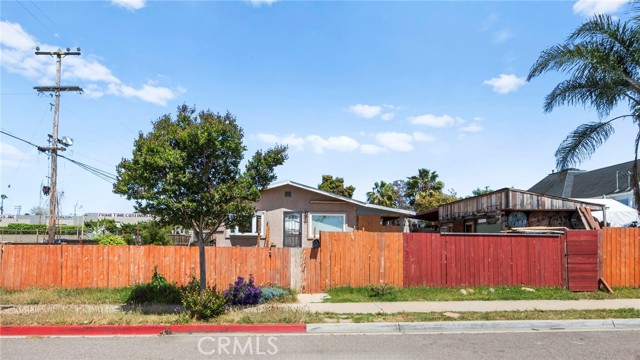 120 E 27th Street, National City CA: https://media.crmls.org/medias/eb9b96e8-3935-45d0-9377-f134be0b974e.jpg