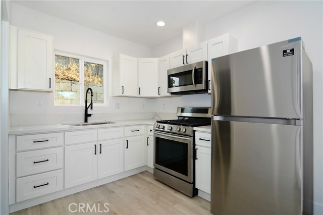 Detail Gallery Image 5 of 6 For 6442 Bertrand, Reseda,  CA 91335 - 1 Beds | 1 Baths