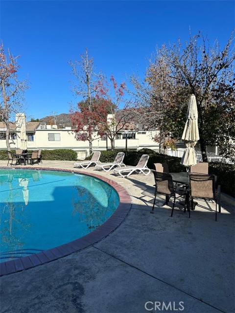 10475 Newhome Avenue, Sunland CA: https://media.crmls.org/medias/eb9d4a67-ce08-41dc-95f3-c1959e52156c.jpg