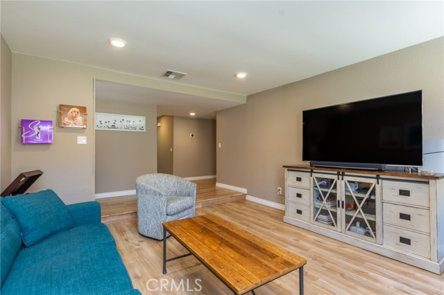 Detail Gallery Image 7 of 28 For 6473 Dowel Dr, Simi Valley,  CA 93063 - 4 Beds | 2 Baths