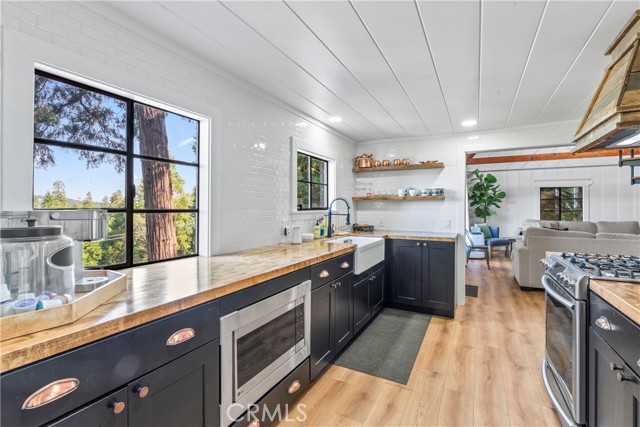 Detail Gallery Image 22 of 53 For 101 State Highway 173, Lake Arrowhead,  CA 92352 - 3 Beds | 3 Baths