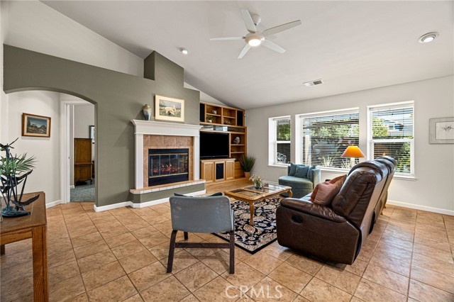 Detail Gallery Image 5 of 49 For 214 Windrose Ct, Chico,  CA 95973 - 3 Beds | 2 Baths