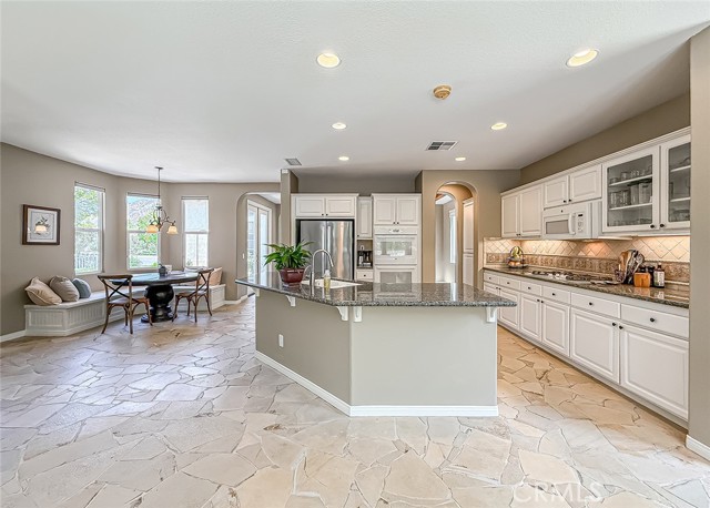 Detail Gallery Image 13 of 42 For 25012 Southern Oaks Dr, Stevenson Ranch,  CA 91381 - 4 Beds | 3 Baths