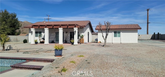 Detail Gallery Image 8 of 9 For 19786 Symeron Rd, Apple Valley,  CA 92307 - 7 Beds | 5/1 Baths