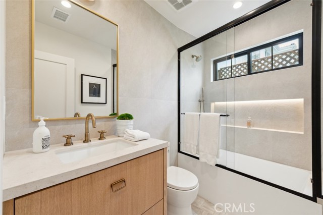 13817 Valley Vista Blvd, Sherman Oaks CA: https://media.crmls.org/medias/eba02b72-cb68-4053-863c-d83b6e539cfc.jpg