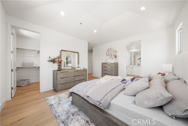 107 Somera, Irvine CA: https://media.crmls.org/medias/eba049ca-715a-4e14-93b3-d8c9d15ccf65.jpg
