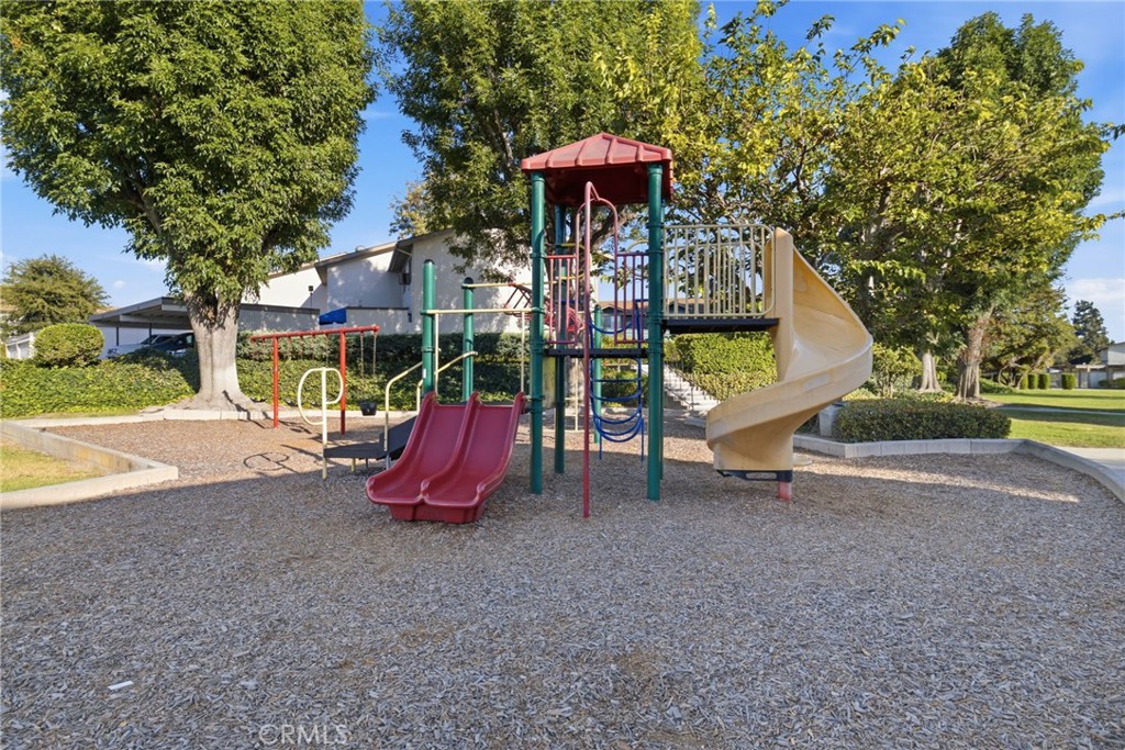 https://media.crmls.org/medias/eba083e2-d020-4b35-9396-f8eca22ab87a.jpg?preset=X-Large