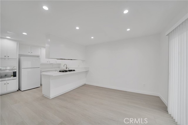 Detail Gallery Image 5 of 51 For 16722 Goldenwest St, Huntington Beach,  CA 92647 - – Beds | – Baths