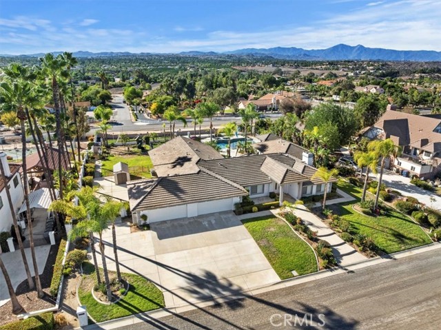 Detail Gallery Image 4 of 70 For 1042 Coronet, Riverside,  CA 92506 - 4 Beds | 4/1 Baths
