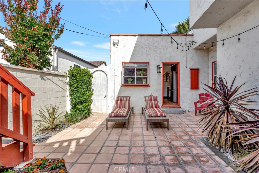 210 Nieto Avenue