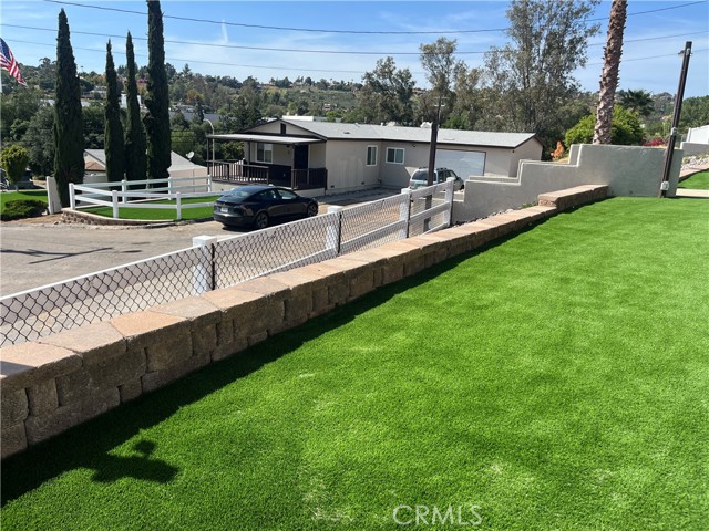 9335 Chimney Rock Lane, El Cajon CA: https://media.crmls.org/medias/eba365a5-e873-4df4-b2e5-90c787ce556e.jpg