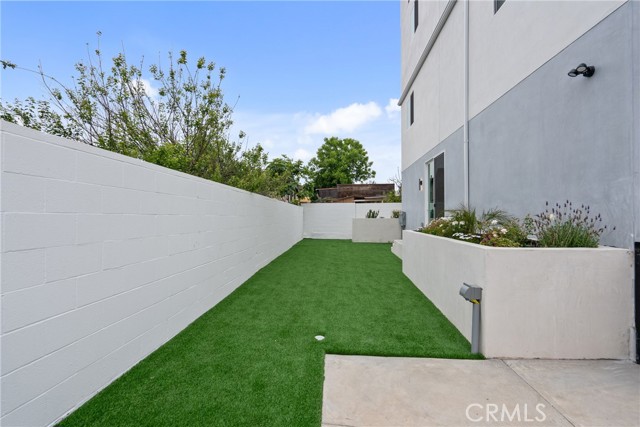 201 S Westlake Ave, Los Angeles CA: https://media.crmls.org/medias/eba41d72-79e0-494c-bebe-a1ae7e4ba516.jpg