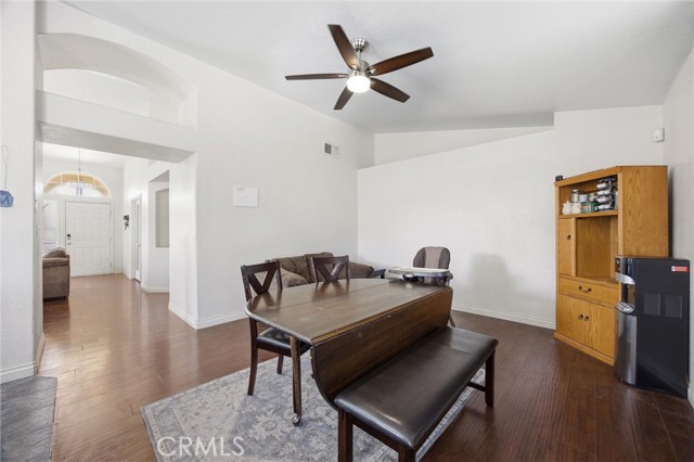 Detail Gallery Image 11 of 42 For 3802 Windflower Ave, Bakersfield,  CA 93313 - 3 Beds | 2 Baths