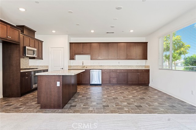 8729 Roving Place, Chino CA: https://media.crmls.org/medias/eba6528d-c850-40da-a375-ce0eba36a7b8.jpg