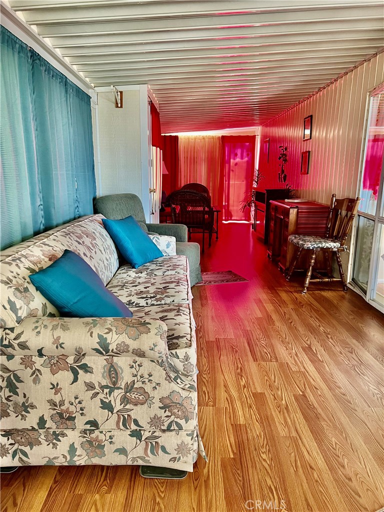 https://media.crmls.org/medias/eba7d82b-0359-479b-9bec-49ec175e64d3.jpg?preset=X-Large