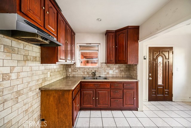 Detail Gallery Image 6 of 44 For 10933 Sampson Ave, Lynwood,  CA 90262 - 3 Beds | 2 Baths