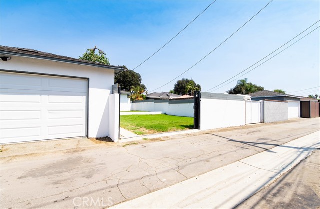 10523 Memphis Avenue, Whittier CA: https://media.crmls.org/medias/eba979fa-614c-4f2c-a8be-26e9384eced6.jpg