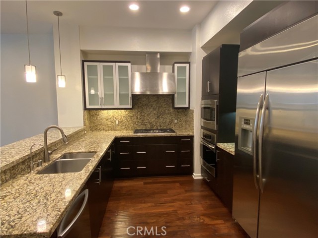 21 Gramercy, Irvine CA: https://media.crmls.org/medias/eba9f109-c38c-4e77-bb88-740d23a430cb.jpg