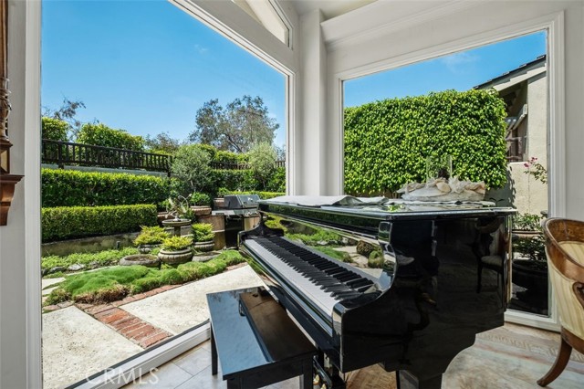 Detail Gallery Image 17 of 43 For 5 Rue Marseille, Newport Beach,  CA 92660 - 3 Beds | 2/1 Baths