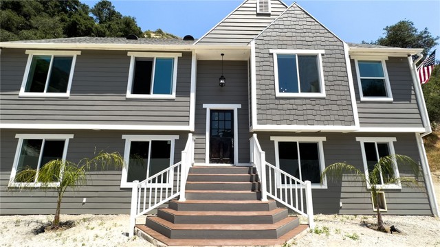 THIS TWO-STORY COLONIAL STYLE IS A CLASSIC.