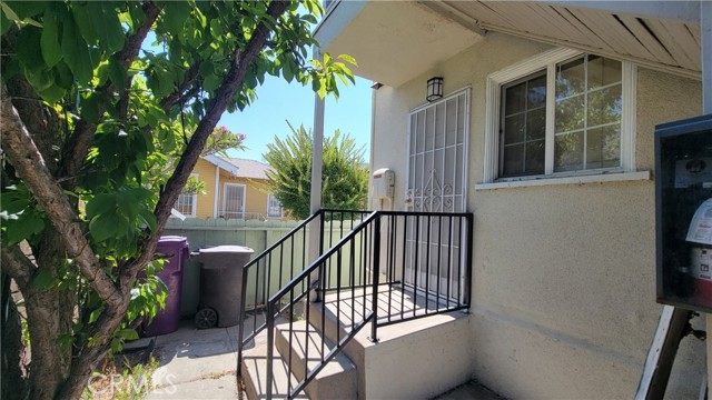 2415 E 7th Street, Long Beach CA: https://media.crmls.org/medias/ebaad1f7-346d-4281-b5e7-3c889ad0e36b.jpg