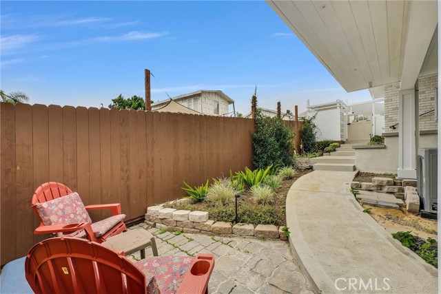 Detail Gallery Image 3 of 23 For 575 Through #B,  Laguna Beach,  CA 92651 - 1 Beds | 1 Baths