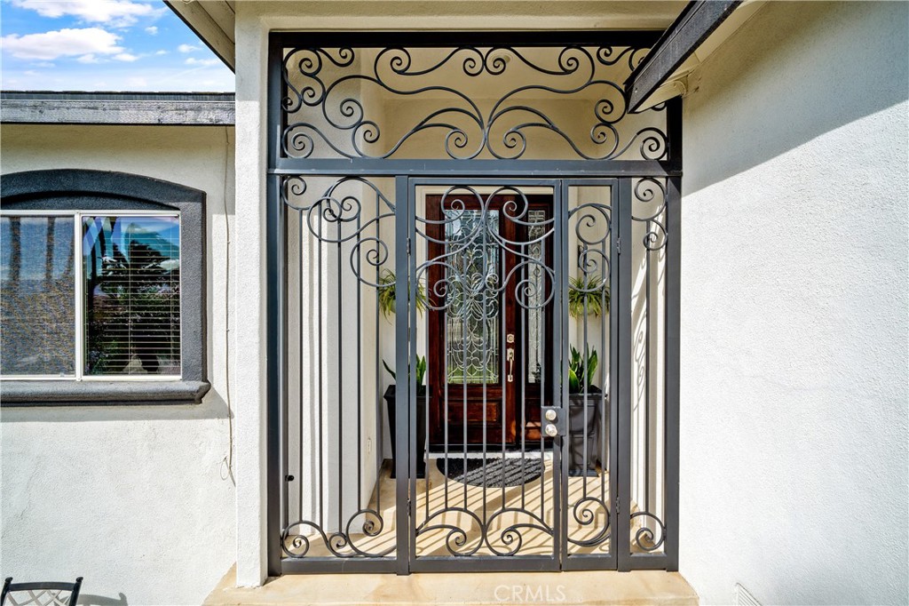 MLS #OC25046910 img 3