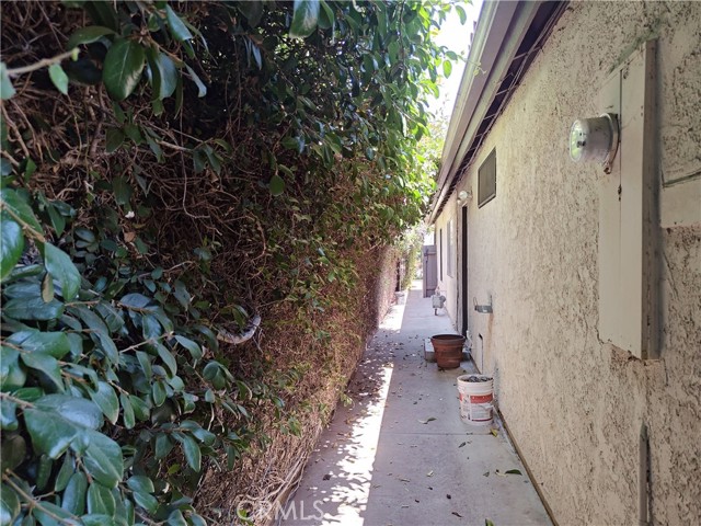 2682 34th Street, Santa Monica CA: https://media.crmls.org/medias/ebaf7e58-27a9-4dac-bc39-1862cb3d17c4.jpg