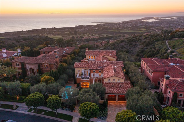 5 Pelican Vista Drive, Newport Coast CA: https://media.crmls.org/medias/ebaf85f7-cba4-4171-a21f-ce709bc94974.jpg