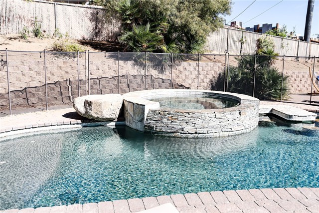Detail Gallery Image 1 of 37 For 7525 Whitney Ave, Yucca Valley,  CA 92284 - 4 Beds | 2 Baths