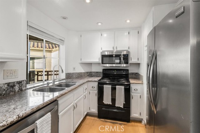 Detail Gallery Image 16 of 41 For 400 Lake St #208, Huntington Beach,  CA 92648 - 2 Beds | 2 Baths