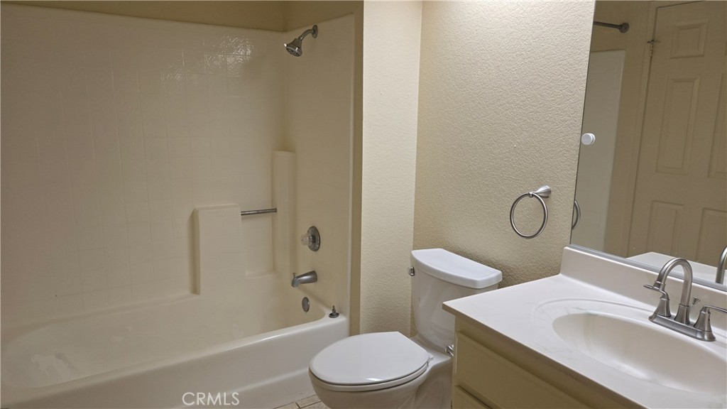 https://media.crmls.org/medias/ebb0f1b6-ee33-4cc2-8d85-9307fda1cb7b.jpg?preset=X-Large