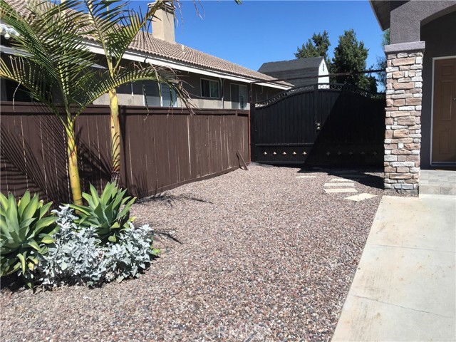 Detail Gallery Image 2 of 51 For 609 Raphael Dr, Corona,  CA 92882 - 4 Beds | 2/1 Baths